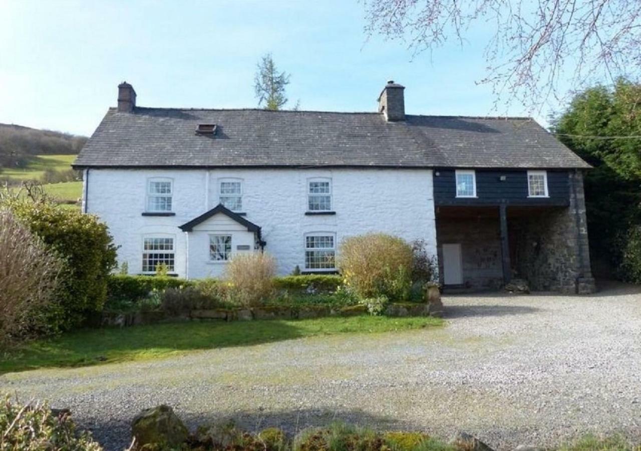 Dolifor Apartment Llanwrthwl Екстериор снимка